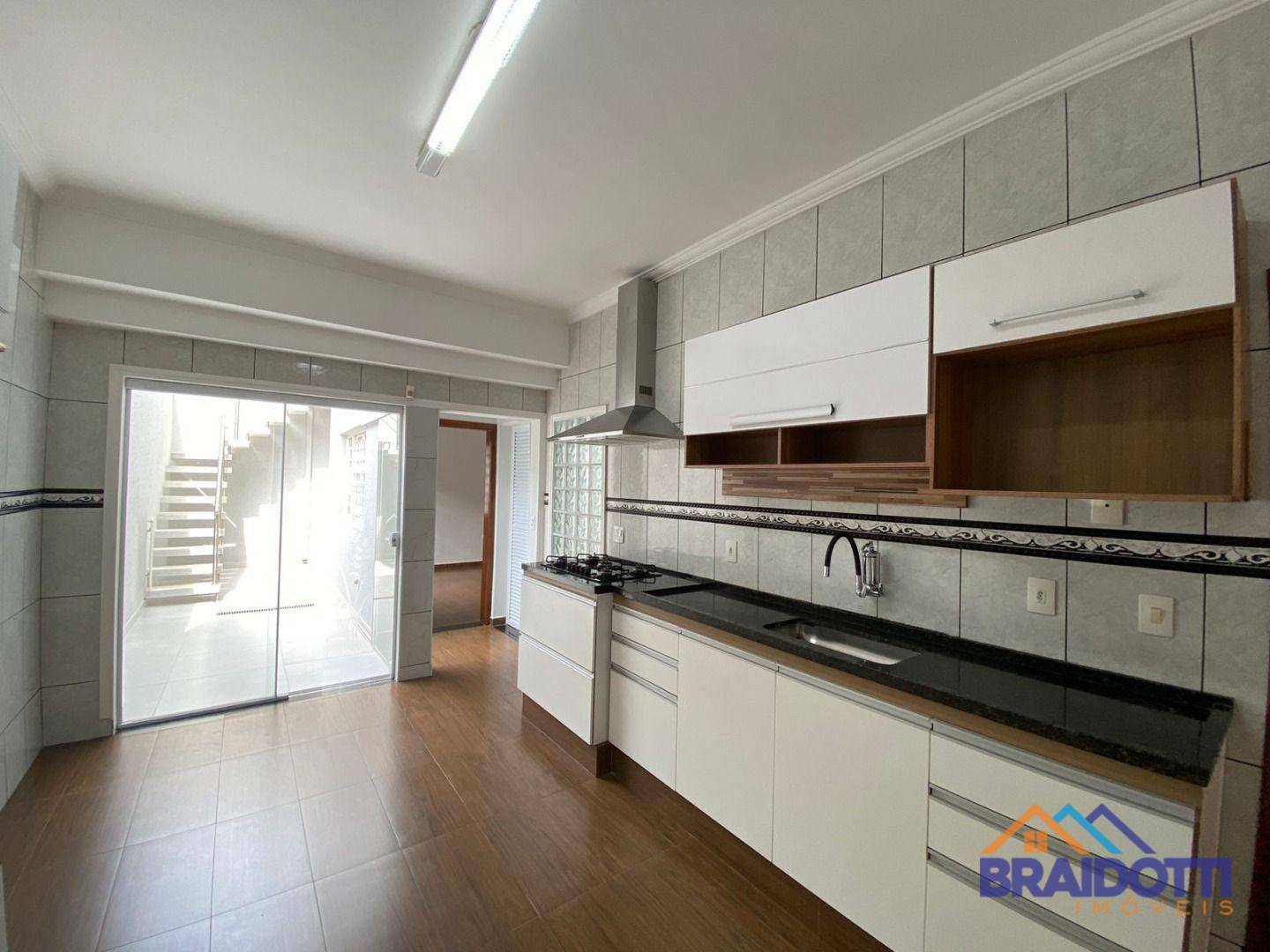 Casa à venda com 3 quartos, 174m² - Foto 2