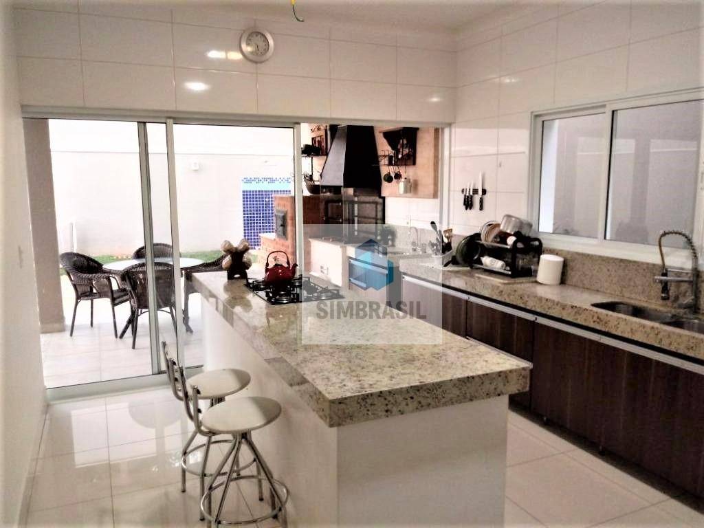 Casa à venda e aluguel com 3 quartos, 350m² - Foto 18