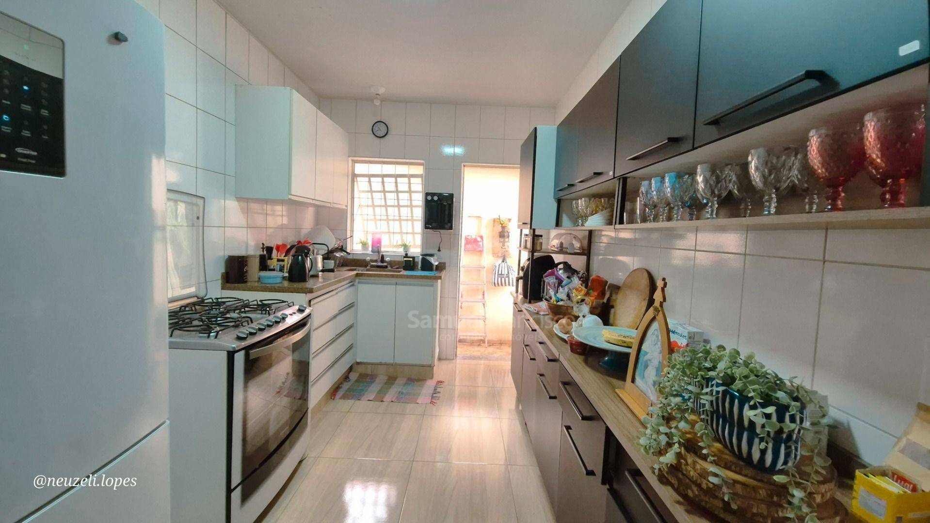Casa à venda com 3 quartos, 200m² - Foto 11