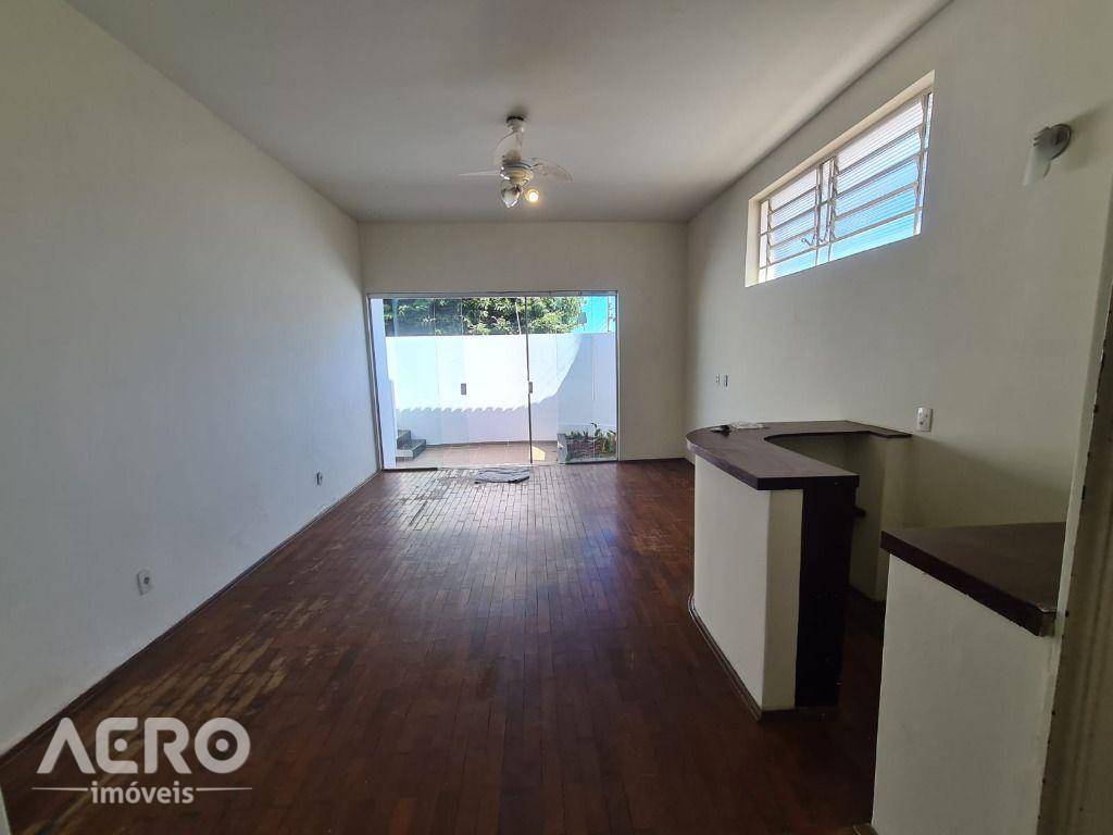 Casa à venda com 3 quartos, 170m² - Foto 9