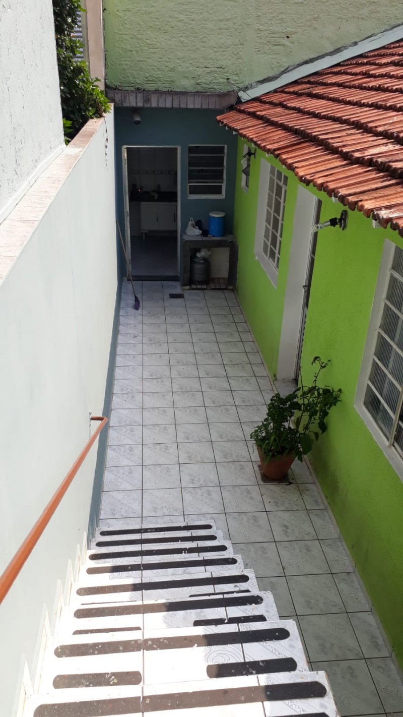 Casa à venda com 2 quartos, 100m² - Foto 1