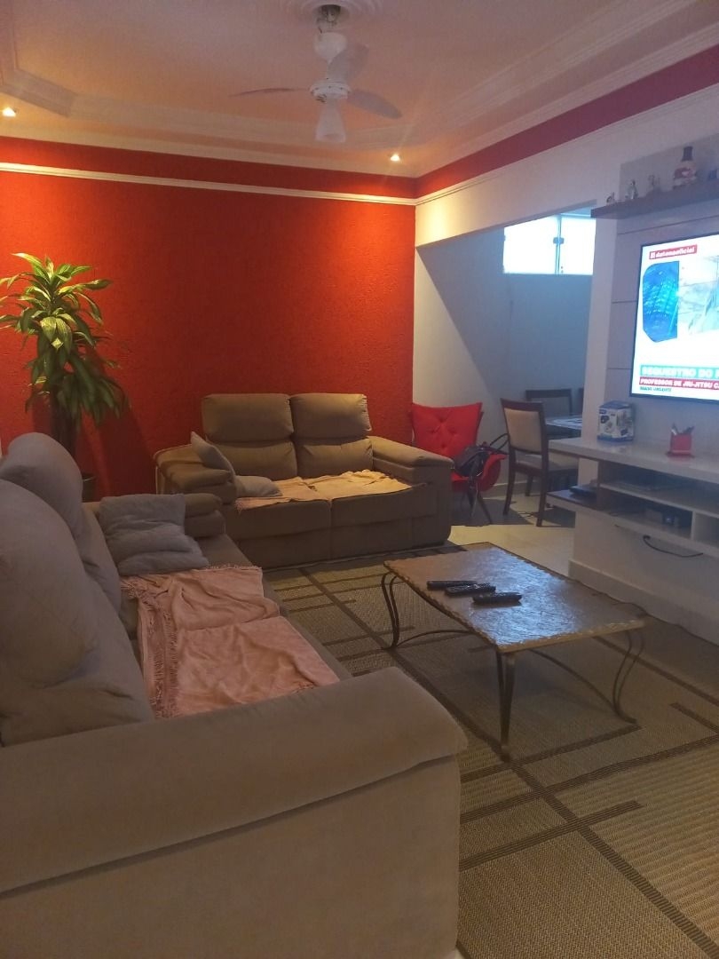 Casa à venda com 3 quartos, 150m² - Foto 1