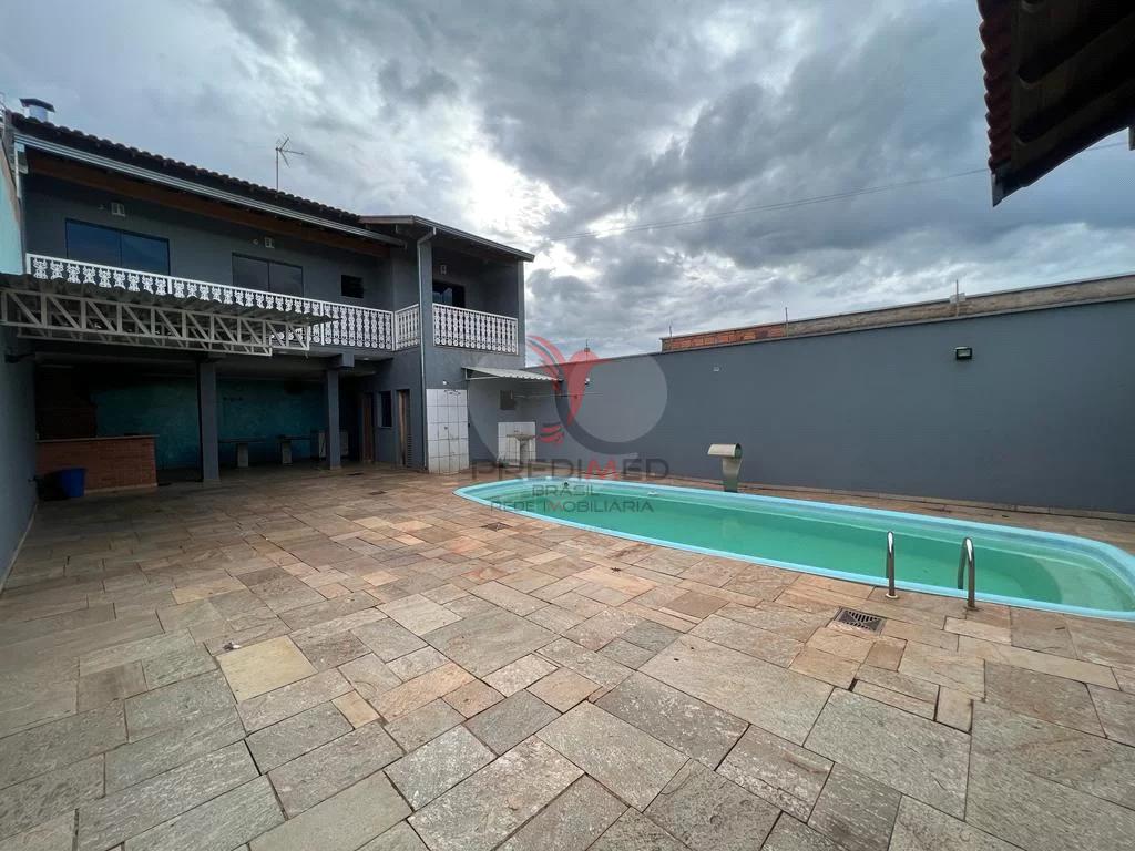 Casa à venda com 2 quartos, 135m² - Foto 1