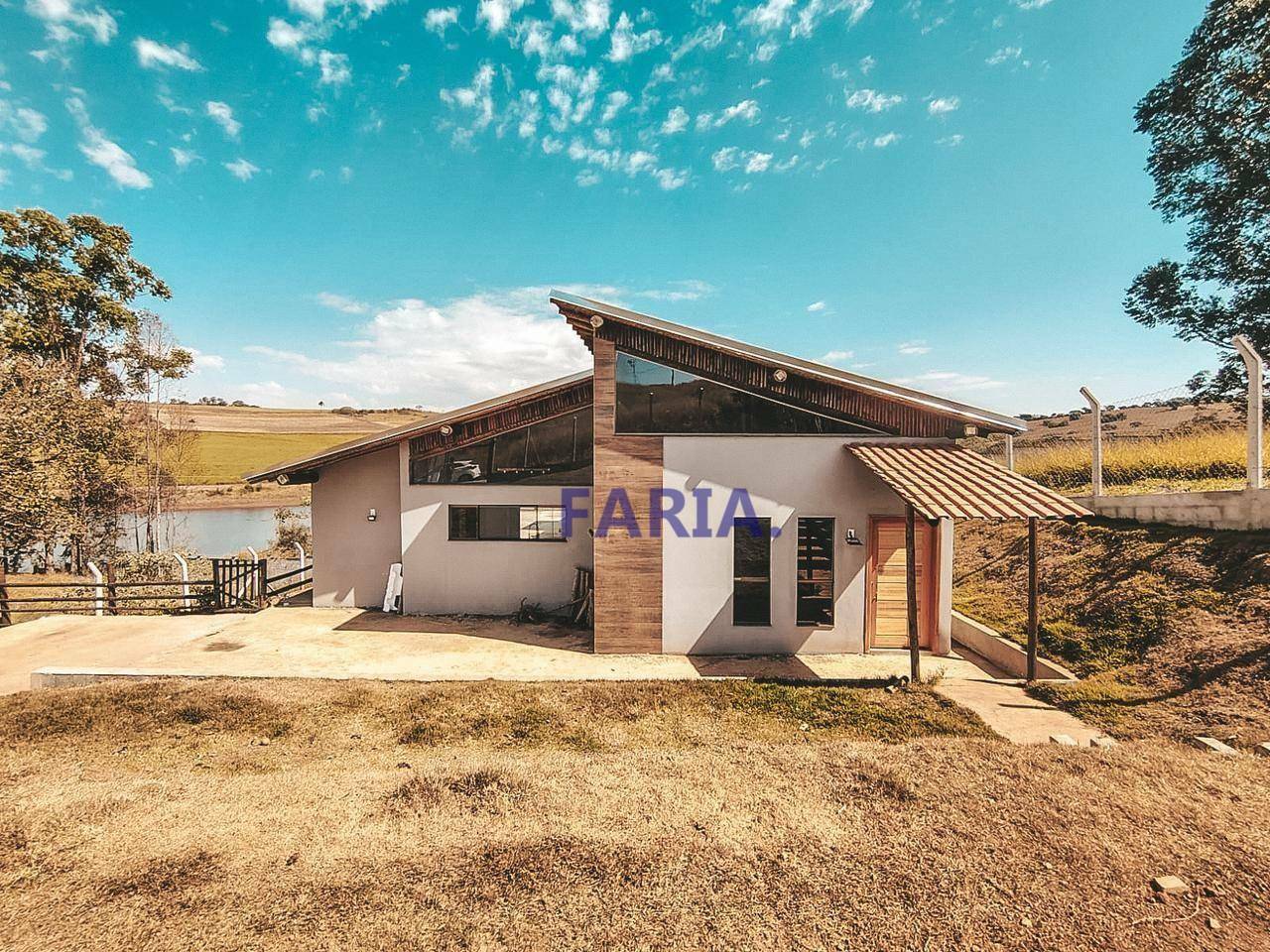 Casa à venda com 2 quartos, 152m² - Foto 1
