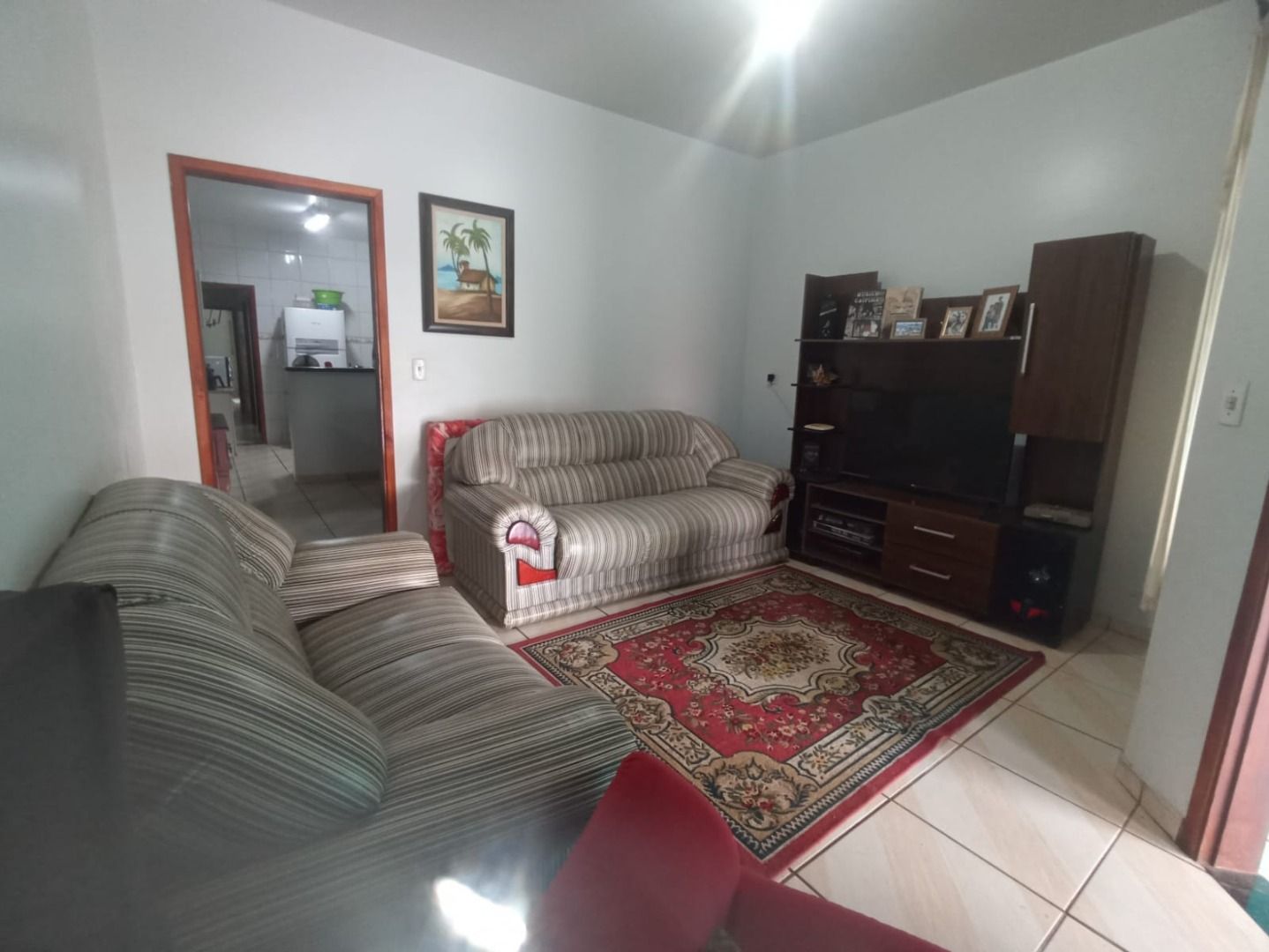 Casa à venda com 2 quartos, 100m² - Foto 1