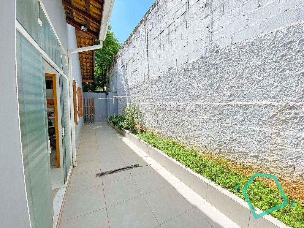 Casa de Condomínio à venda com 3 quartos, 239m² - Foto 29