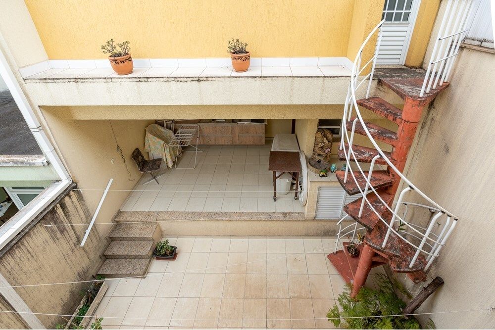 Casa de Condomínio à venda com 4 quartos, 229m² - Foto 2