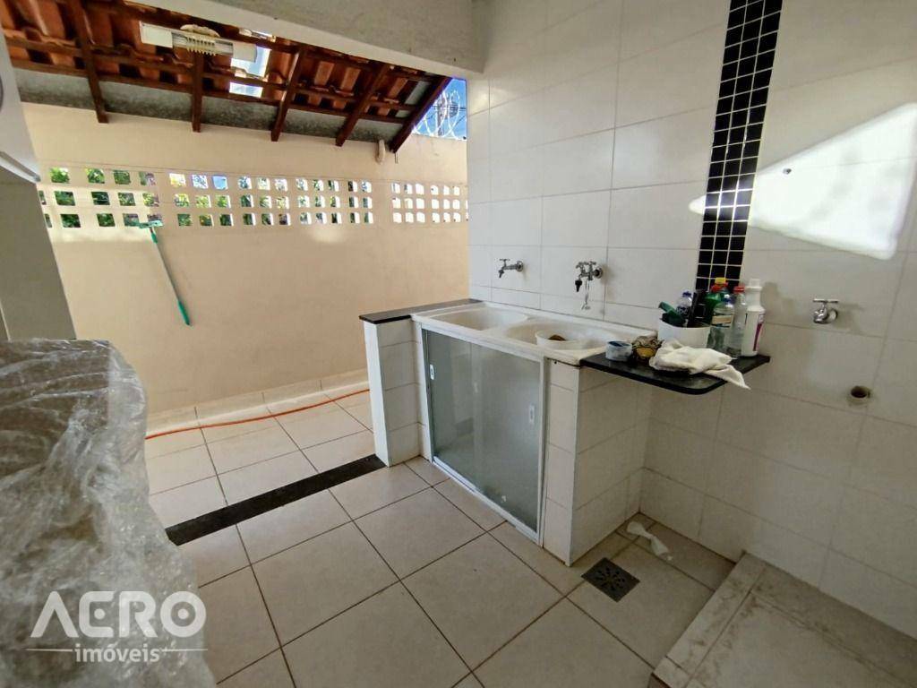 Casa para alugar com 3 quartos, 210m² - Foto 11
