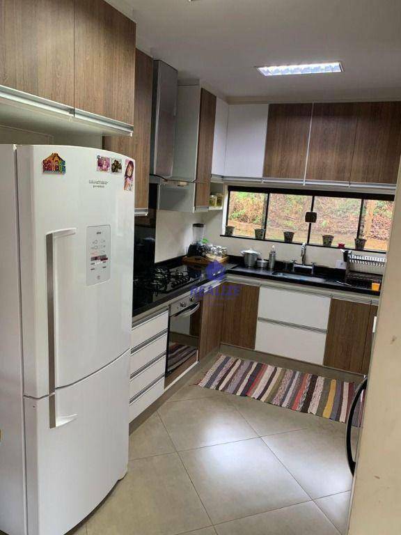 Casa de Condomínio à venda com 3 quartos, 300m² - Foto 4