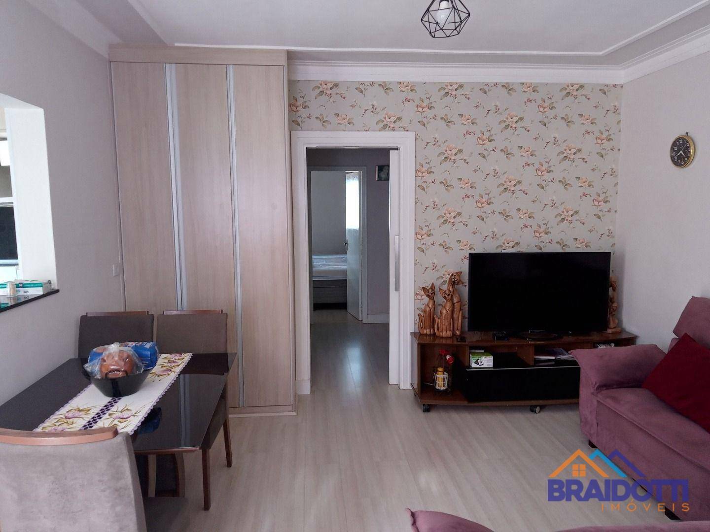 Apartamento à venda com 2 quartos, 70m² - Foto 1