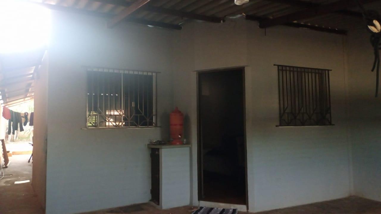 Casa à venda com 2 quartos, 180m² - Foto 2