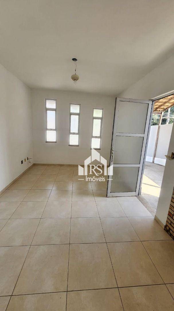 Casa à venda com 2 quartos, 65m² - Foto 9