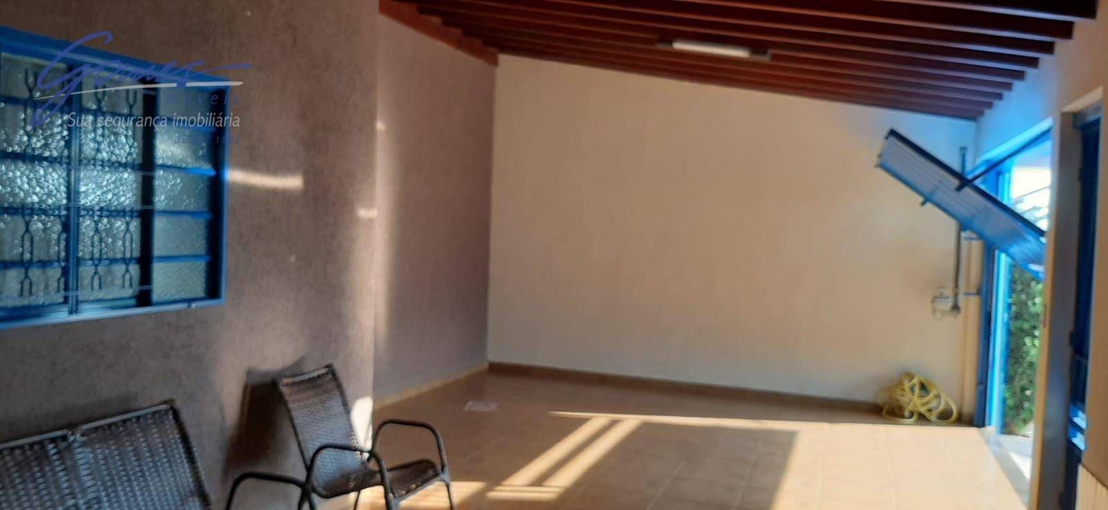 Casa à venda com 2 quartos, 157m² - Foto 2