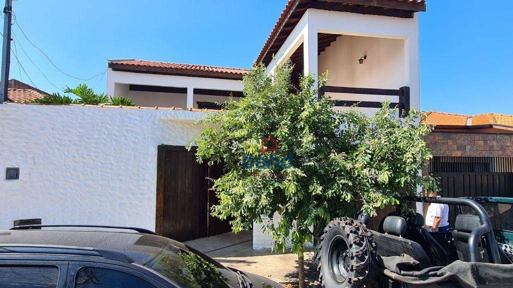 Casa à venda com 4 quartos, 320m² - Foto 2