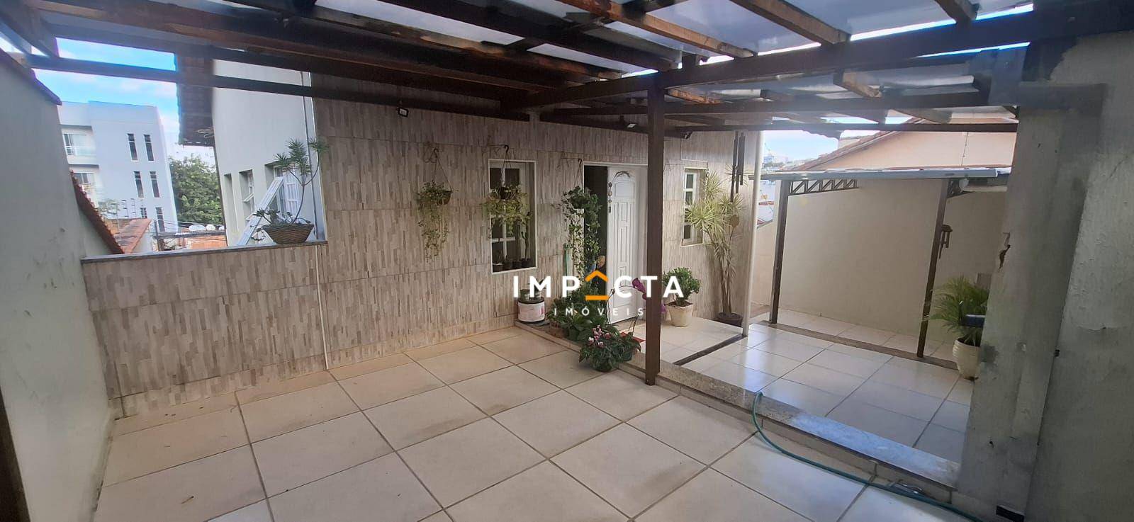 Casa à venda com 3 quartos, 207m² - Foto 2