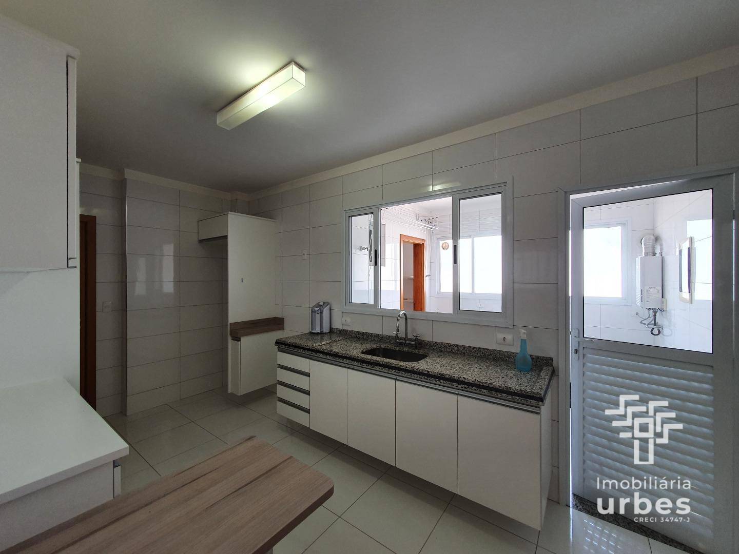 Apartamento à venda com 3 quartos, 256m² - Foto 11