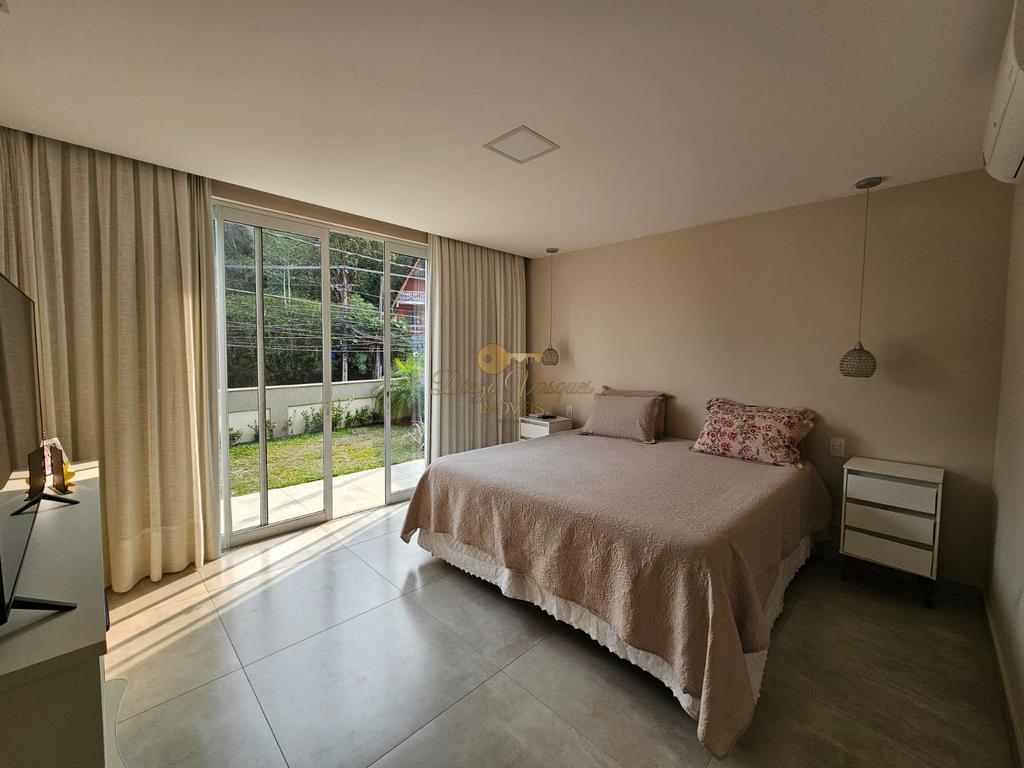 Casa à venda com 3 quartos, 360m² - Foto 14