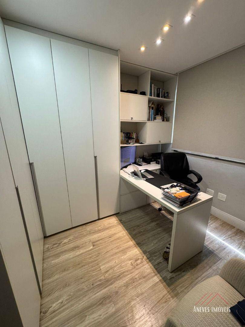 Apartamento à venda com 3 quartos, 185m² - Foto 15