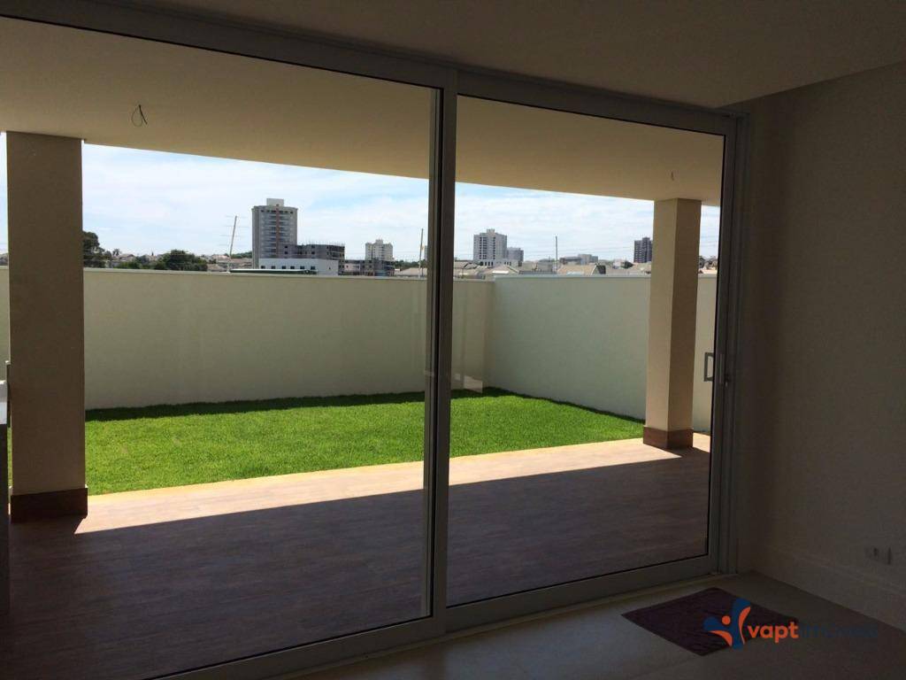 Sobrado à venda com 4 quartos, 302m² - Foto 2