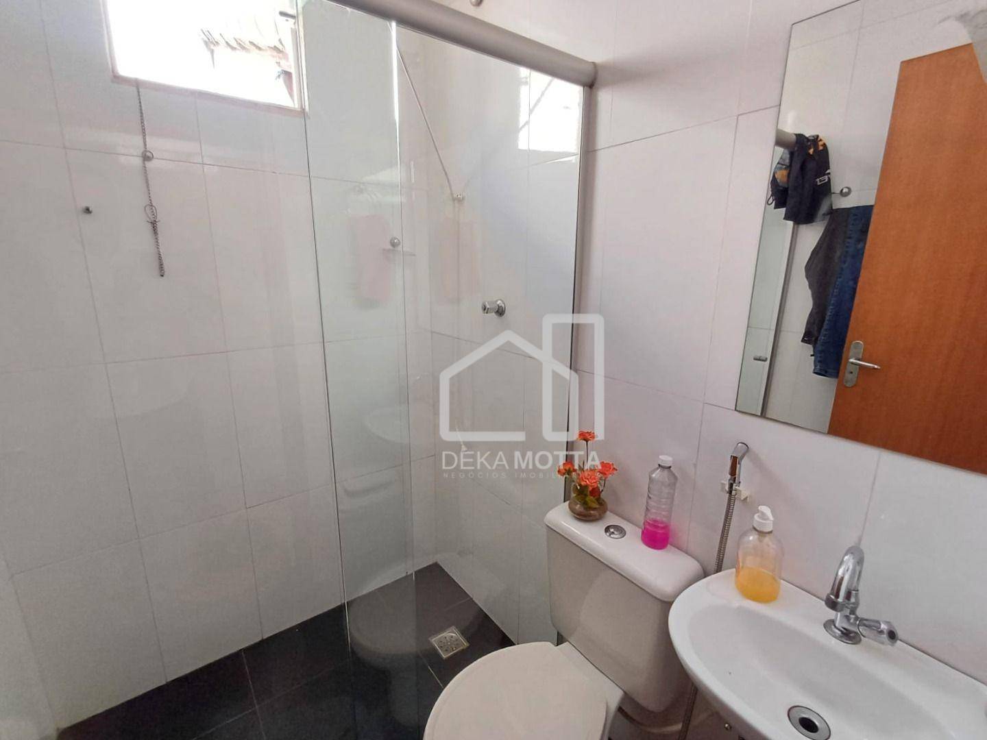 Casa à venda com 3 quartos, 194m² - Foto 2