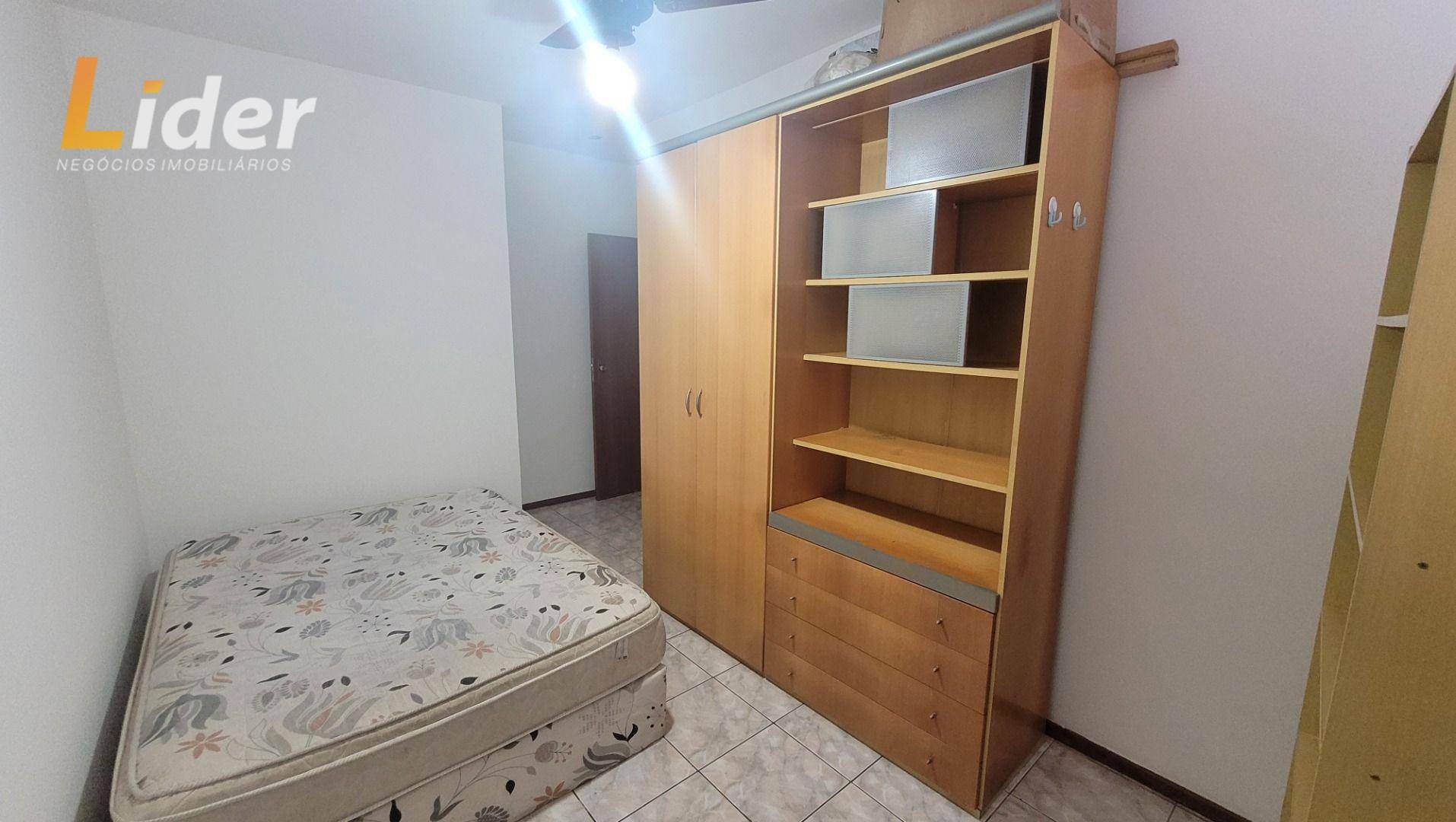 Apartamento para alugar com 2 quartos, 70m² - Foto 4