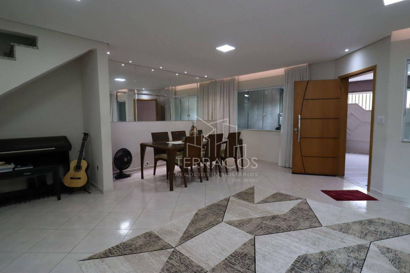 Casa à venda com 3 quartos, 210m² - Foto 3