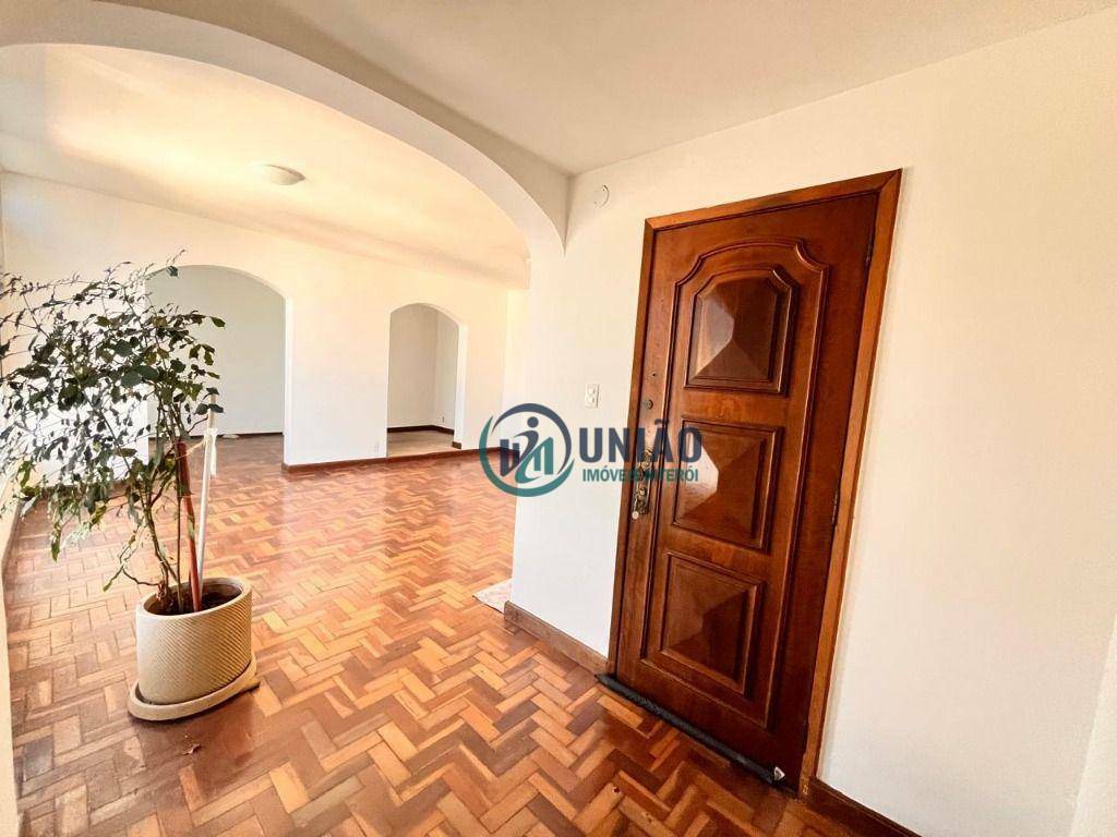 Apartamento à venda com 3 quartos, 130m² - Foto 9