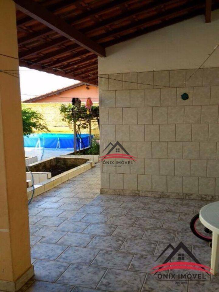 Casa à venda com 3 quartos, 200m² - Foto 3