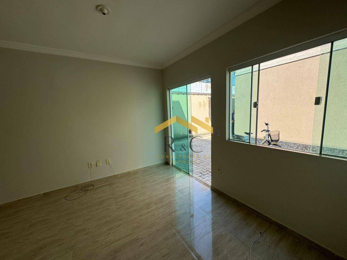 Casa à venda com 2 quartos, 115m² - Foto 3