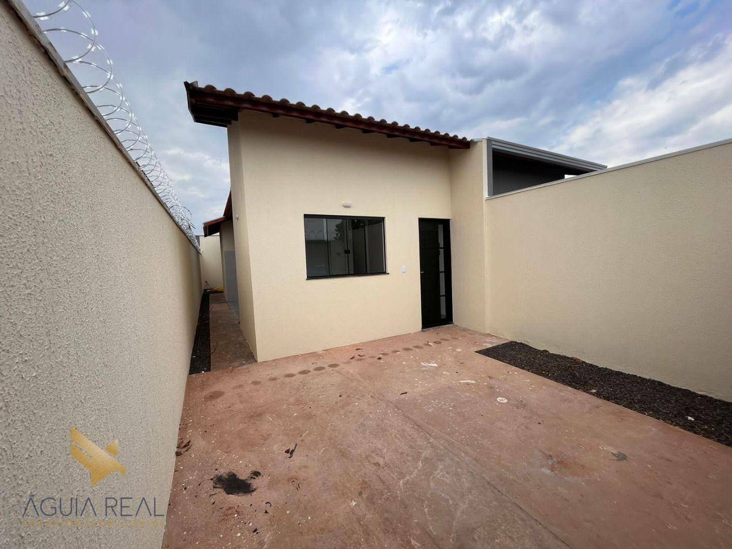 Casa à venda com 2 quartos, 50m² - Foto 2