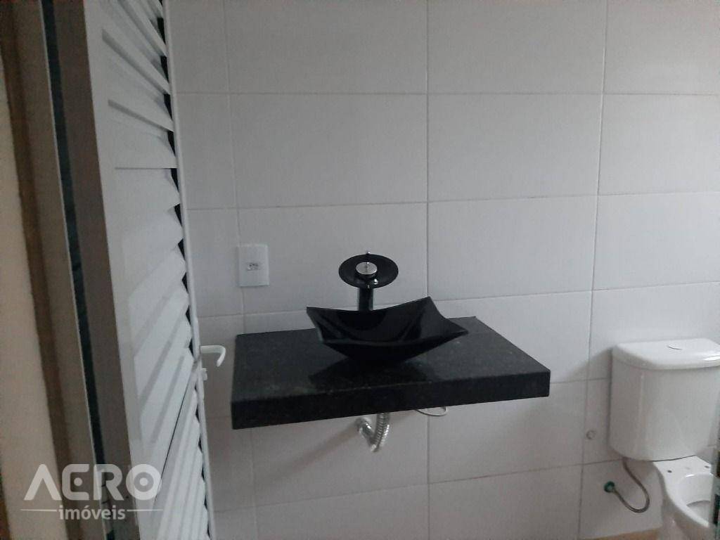 Casa à venda com 2 quartos, 130m² - Foto 4