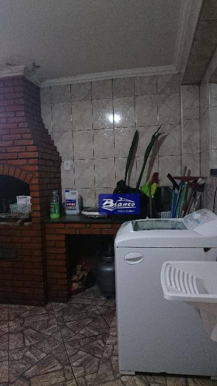 Sobrado à venda com 3 quartos, 243m² - Foto 2