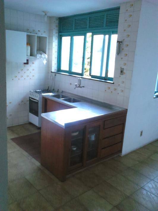 Casa à venda com 3 quartos, 131m² - Foto 1