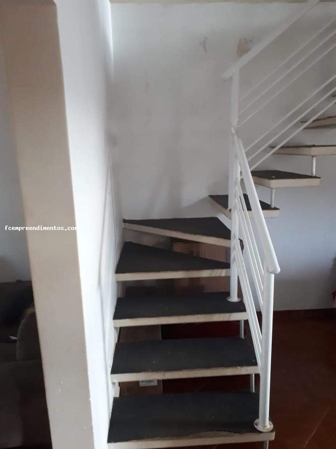 Casa à venda com 3 quartos, 168m² - Foto 2