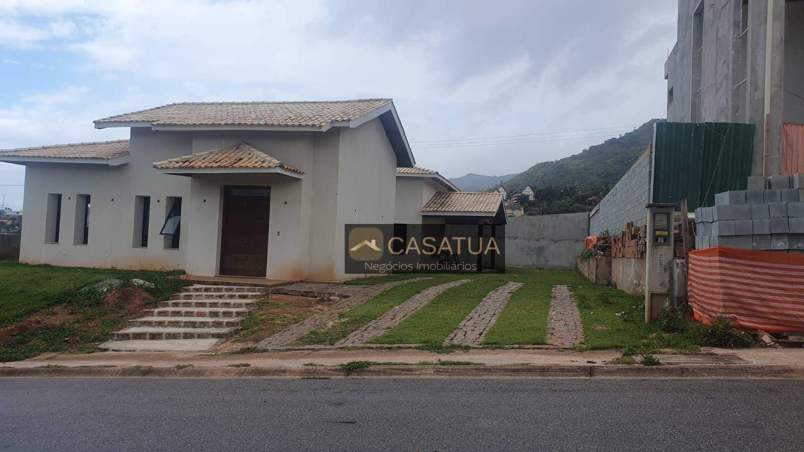 Casa à venda com 3 quartos, 187m² - Foto 1