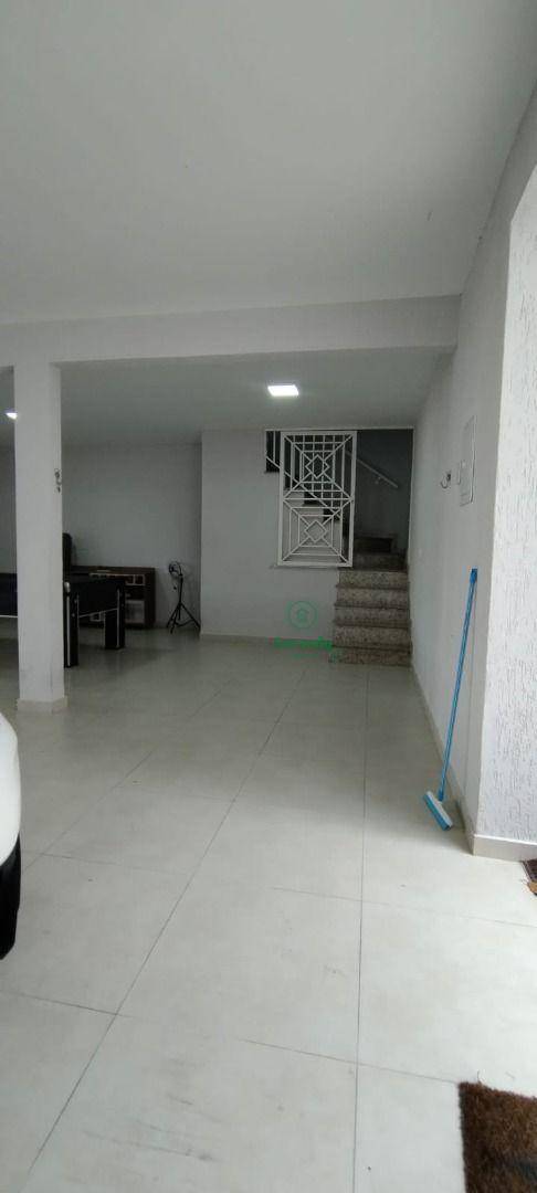 Sobrado à venda com 3 quartos, 232m² - Foto 2