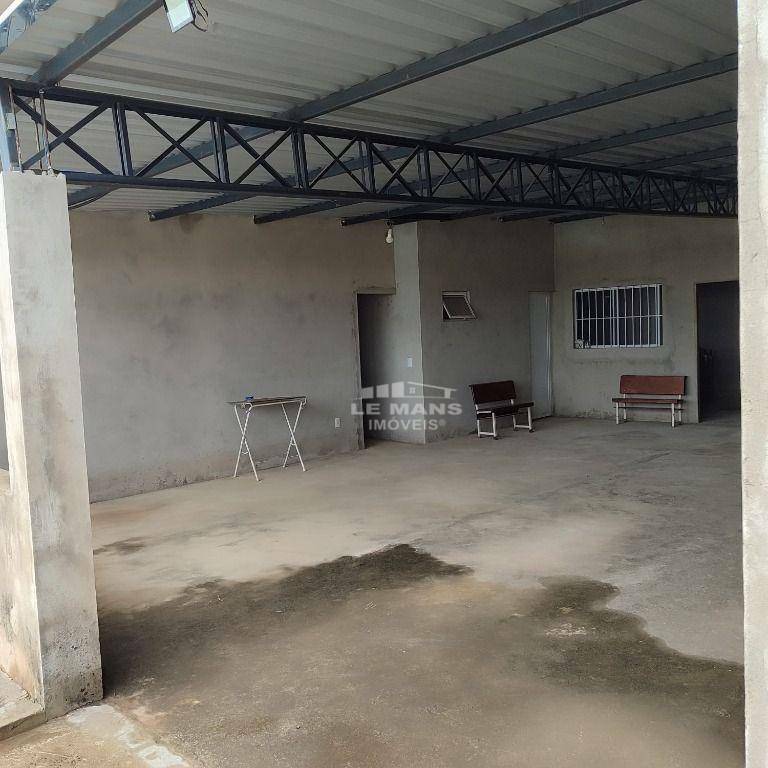 Chácara à venda com 2 quartos, 220m² - Foto 2