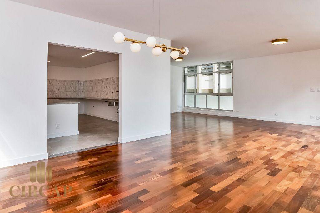 Apartamento à venda com 3 quartos, 270m² - Foto 2