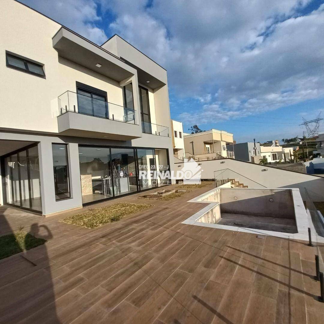 Casa à venda com 3 quartos, 250m² - Foto 1