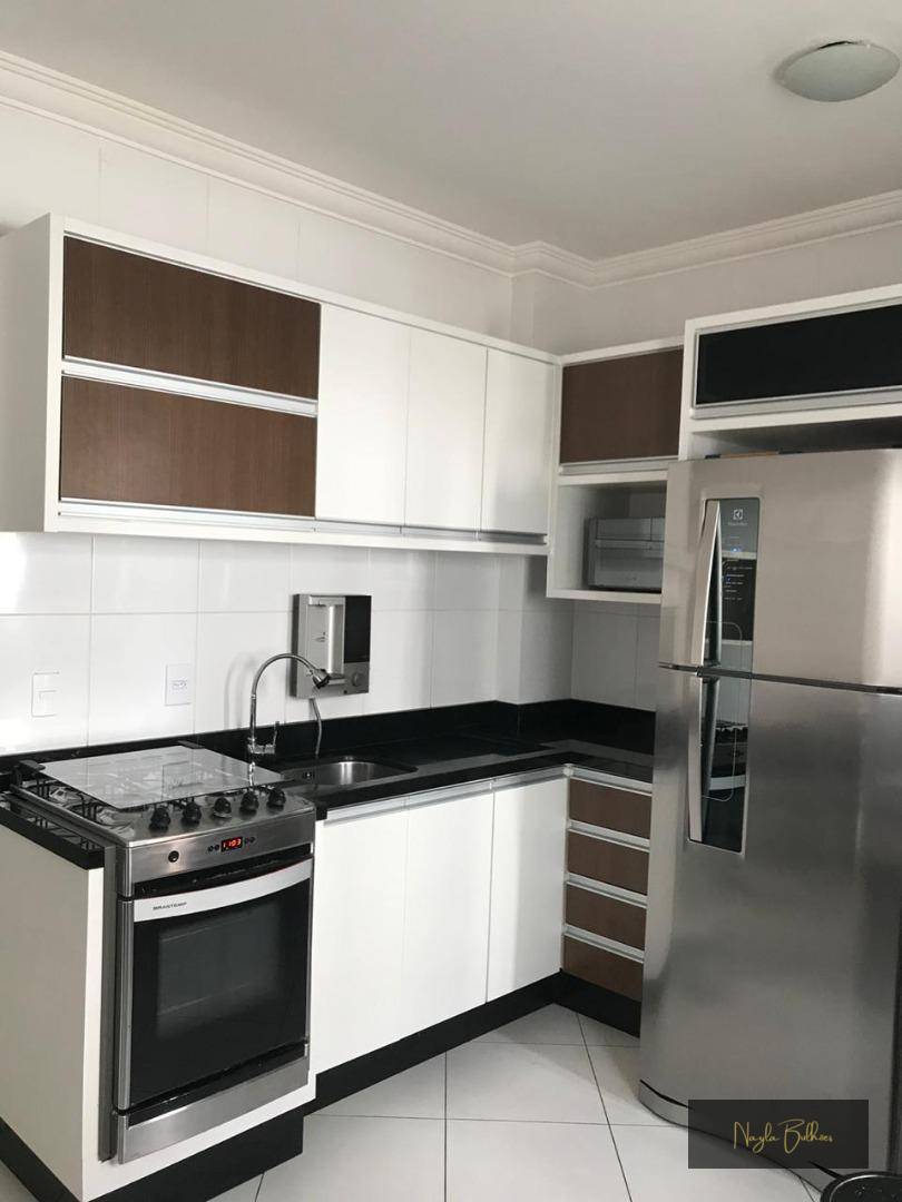 Apartamento à venda com 2 quartos, 64m² - Foto 1