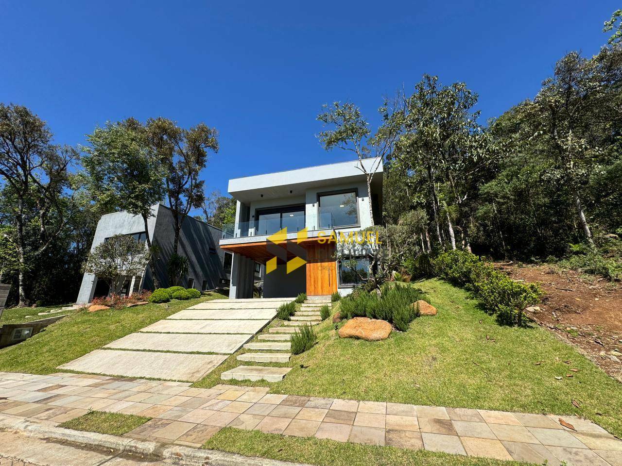 Casa de Condomínio à venda com 3 quartos, 247m² - Foto 1