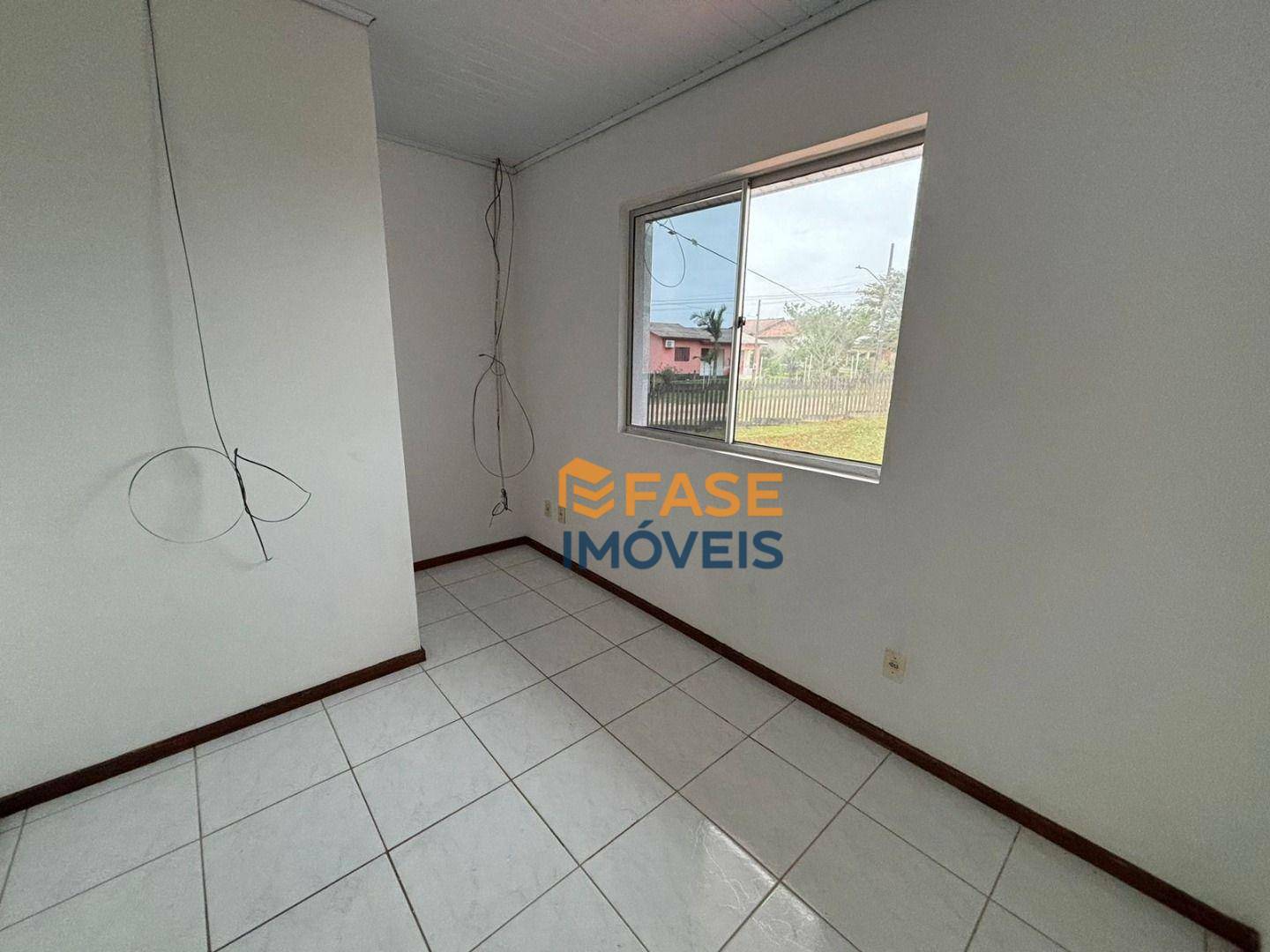 Casa à venda com 2 quartos, 55m² - Foto 9