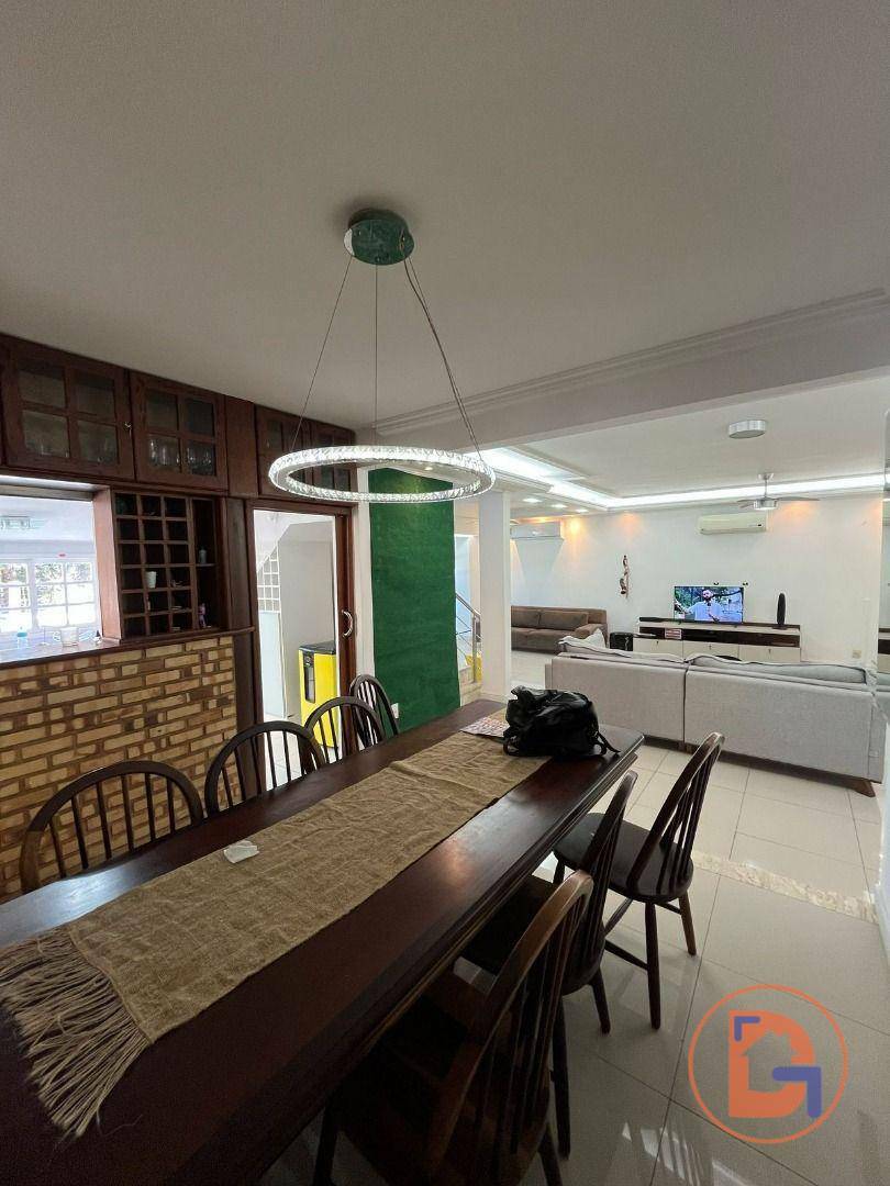 Casa à venda e aluguel com 6 quartos, 216m² - Foto 15