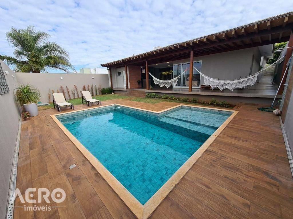 Casa de Condomínio à venda com 3 quartos, 330m² - Foto 2