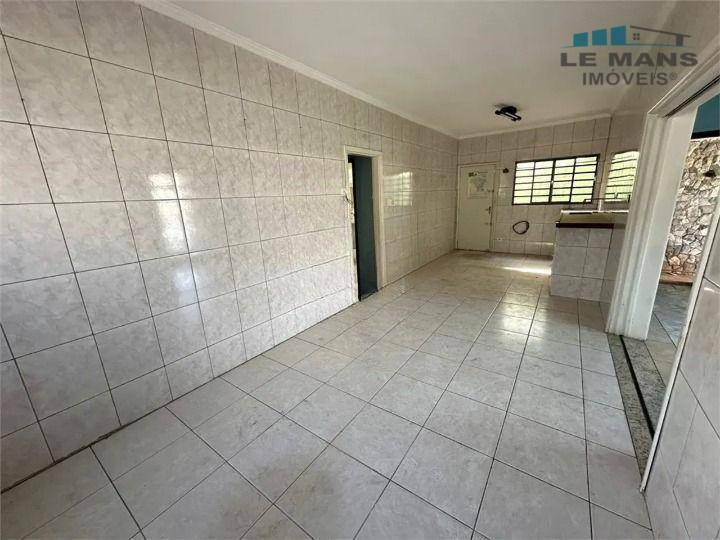 Casa para alugar com 3 quartos, 190m² - Foto 9