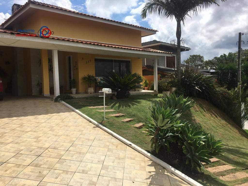 Casa de Condomínio à venda com 5 quartos, 238m² - Foto 1