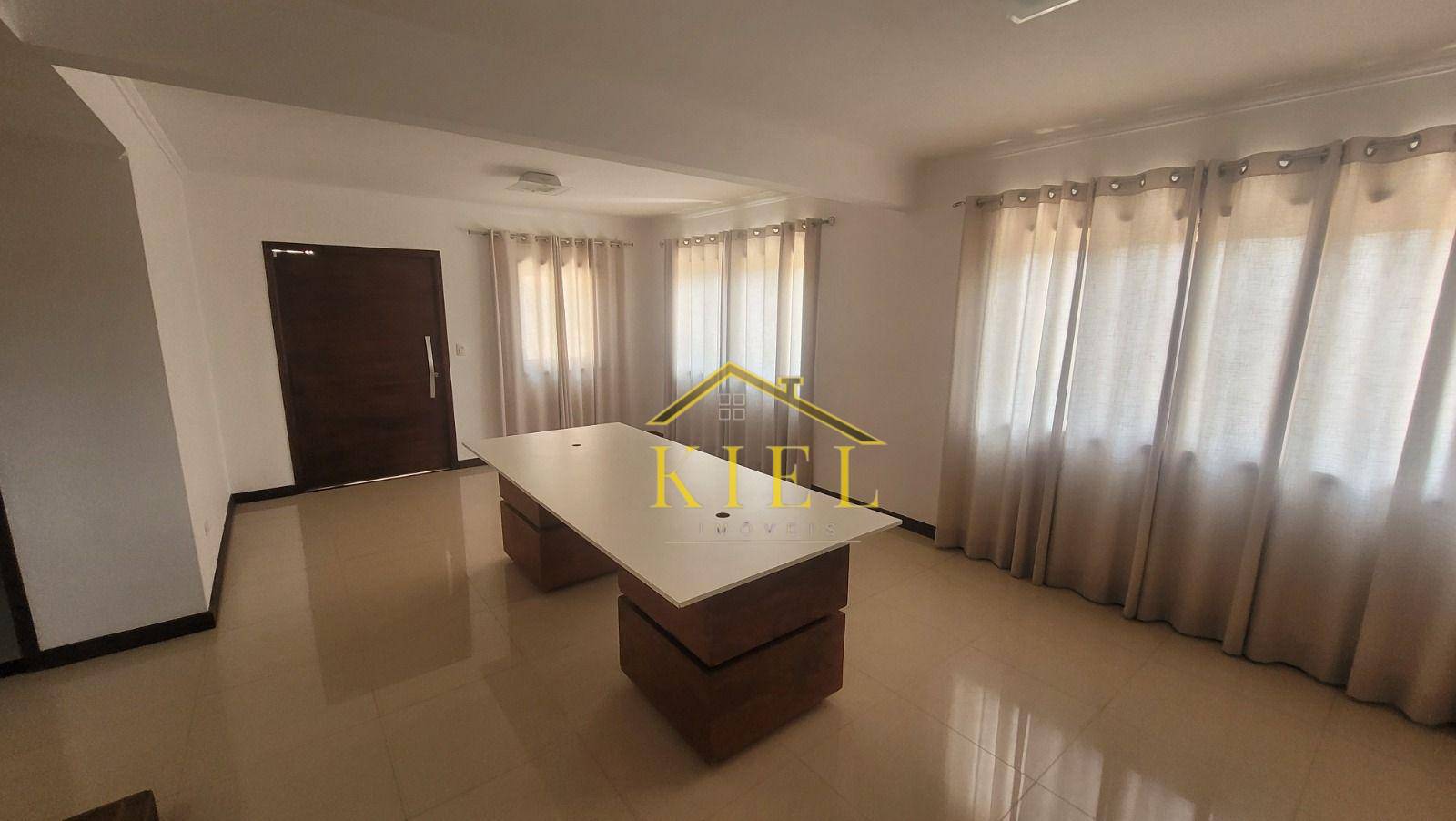 Casa à venda com 4 quartos, 220m² - Foto 3