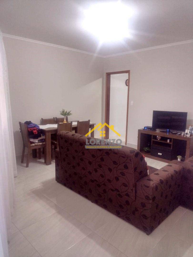 Casa à venda com 3 quartos, 138m² - Foto 1