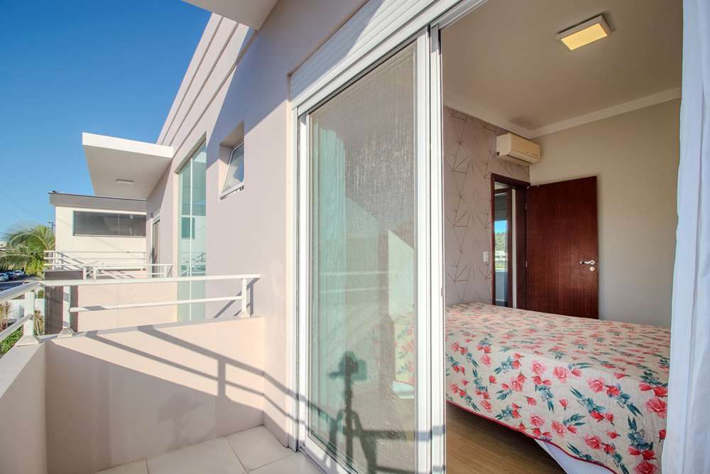 Casa de Condomínio à venda com 4 quartos, 260m² - Foto 2