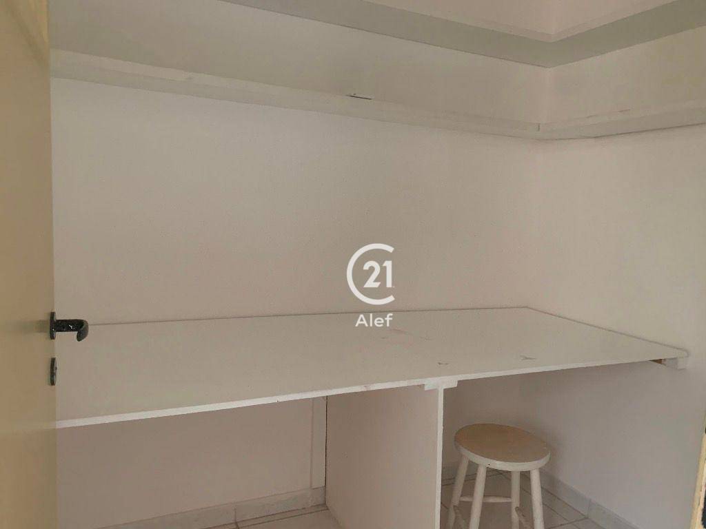 Apartamento para alugar com 3 quartos, 130m² - Foto 17